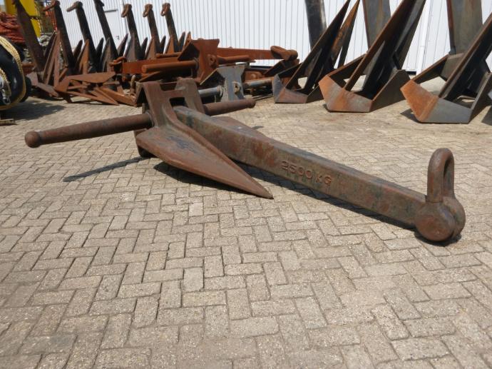 2500 kg Danforth anchor